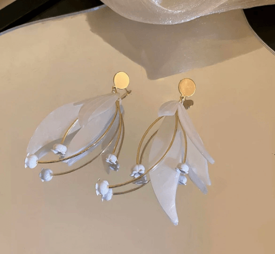 Pure white flower earrings |dangly earrings | acetate white petals statement earrings | golden disc geometric floral earrings | bridal - TuttyKnitty