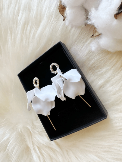 Pure white flower earrings |dangly earrings | frosted petals dangle pearls earrings | golden geometric floral earrings | bridal - TuttyKnitty