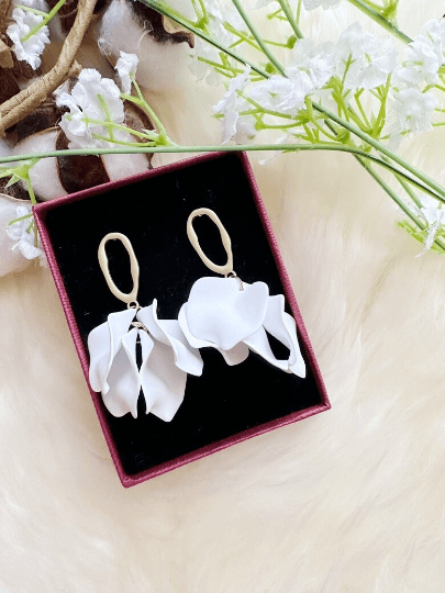 Pure white flowers dangly earrings | matte petals floral earrings | bridal party wedding earrings - TuttyKnitty