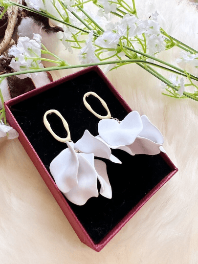 Pure white flowers dangly earrings | matte petals floral earrings | bridal party wedding earrings - TuttyKnitty