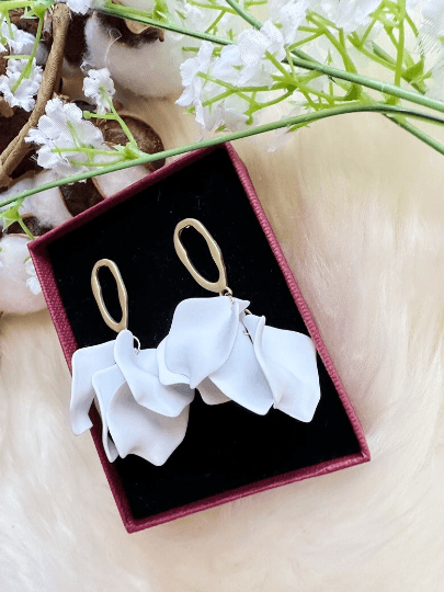 Pure white flowers dangly earrings | matte petals floral earrings | bridal party wedding earrings - TuttyKnitty