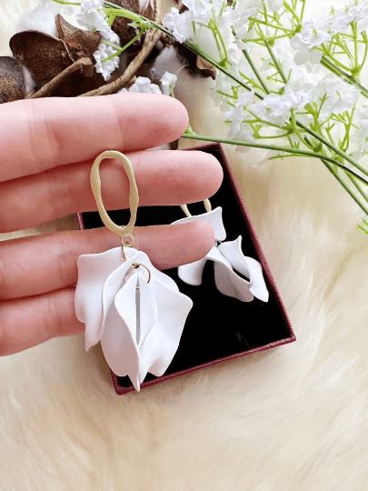 Pure white flowers dangly earrings | matte petals floral earrings | bridal party wedding earrings - TuttyKnitty