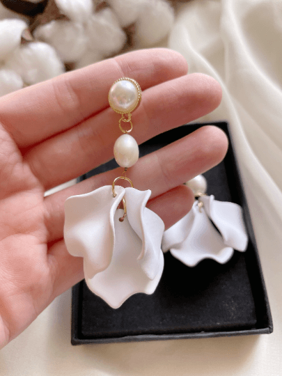 Pure white flowers earrings dangly earrings | matte petals hoop freshwater pearl floral earrings | bridal party wedding earrings - TuttyKnitty