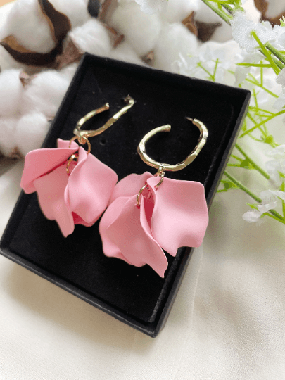 Sweet Pink flower earrings | dangle petals baroque earrings | unique gold geometric floral earrings | bridal party wedding earrings - TuttyKnitty