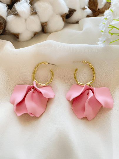 Sweet Pink flower earrings | dangle petals baroque earrings | unique gold geometric floral earrings | bridal party wedding earrings - TuttyKnitty