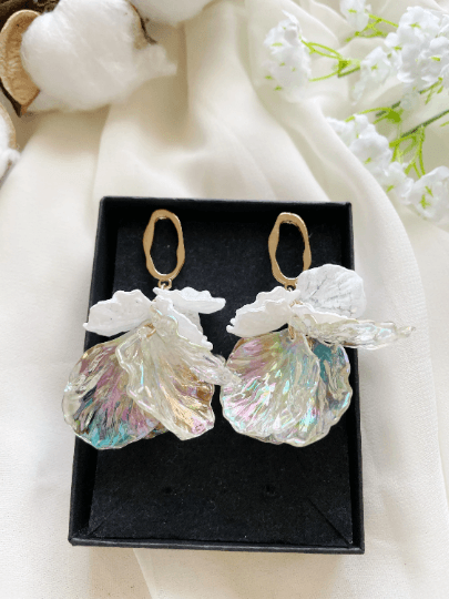 White pearl flower earrings | iridescent petal | golden disc geometric floral earrings | bridal party wedding bridesmaid earrings - TuttyKnitty