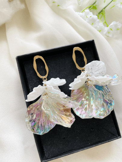 White pearl flower earrings | iridescent petal | golden disc geometric floral earrings | bridal party wedding bridesmaid earrings - TuttyKnitty